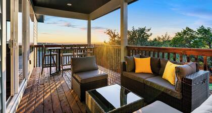 Lago Vista Home w/ Game Room & Outdoor Tub!