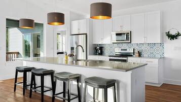 House (4 Bedrooms) | Interior