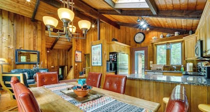 Jamaica Vacation Home w/ Deck: 8 Mi to Skiing!
