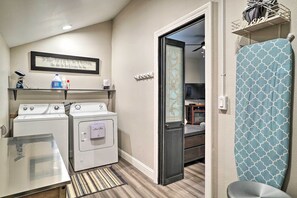 Cottage (1 Bedroom) | Interior - California Cottage < 4 Mi to Redwood Hiking Trails (Ben Lomond)