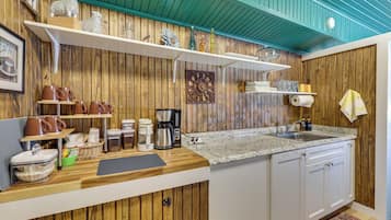 Apartment (0 Bedroom) | Interior