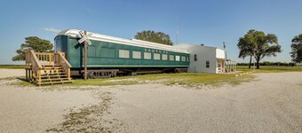 Charming Converted Railcar Studio in Joplin!