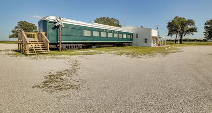 Charming Converted Railcar Studio in Joplin!