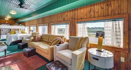 Charming Converted Railcar Studio in Joplin!