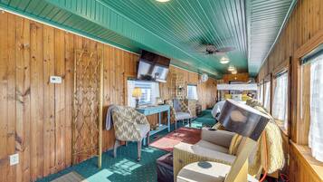 Apartment (0 Bedroom) | Interior