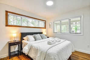 House (2 Bedrooms) | Interior - Modern Home w/ Spacious Yard in Beaverton! (Beaverton)