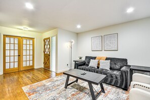 House (2 Bedrooms) | Interior - Modern Home w/ Spacious Yard in Beaverton! (Beaverton)