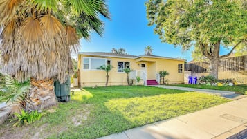 House (4 Bedrooms) | Front of property