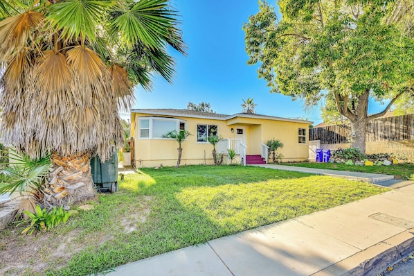 House (4 Bedrooms) | Front of property