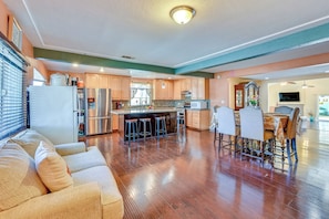 House (4 Bedrooms) | Interior
