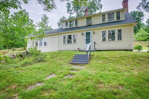 Interior - Cozy Vacation Rental Home Near Lake Winnipesaukee! (Wolfeboro)