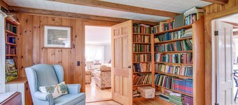 Cozy Vacation Rental Home Near Lake Winnipesaukee!