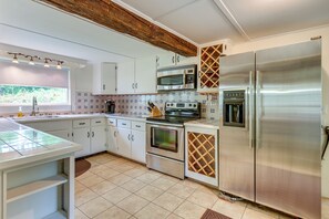 House (3 Bedrooms) | Interior - Cozy Vacation Rental Home Near Lake Winnipesaukee! (Wolfeboro)