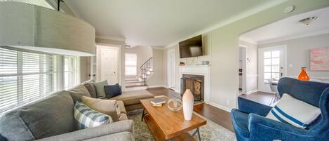 منزل (3 Bedrooms) | منطقة المعيشة | مدفأة