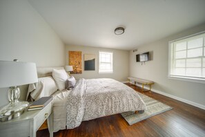 ハウス (3 Bedrooms) | 3 室のベッドルーム、ノートパソコン用作業スペース、アイロン / アイロン台、ベッドシーツ