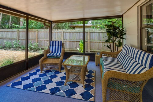 Melbourne Escape w/ Screened Patio, Near Beaches!