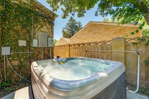 Outdoor spa tub - Amarillo Vacation Rental w/ Shared Pool! (Amarillo)