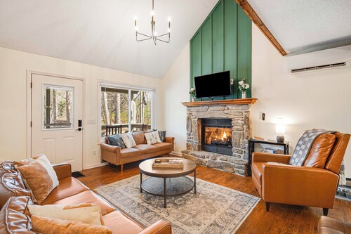 Maggie Valley Mtn Escape w/ Fire Pit & Deck