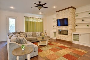 House (5 Bedrooms) | Interior