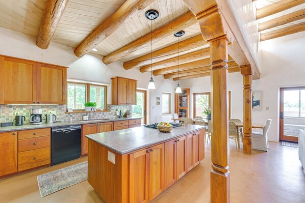 House (4 Bedrooms) | Interior