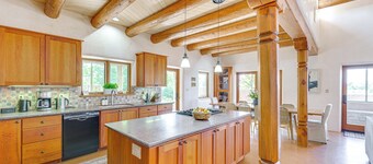 Mtn-view Retreat w/ Hot Tub in New Mexico!