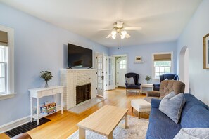 TV, fireplace