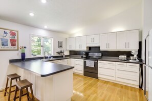 House (4 Bedrooms) | Interior - Modern & Spacious Home - 6 Mi to Dtwn South Bend (Granger)