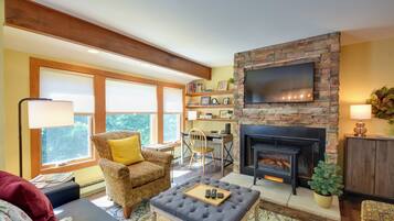 Apartment (3 Bedrooms) | Front of property