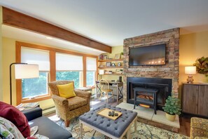 Apartment (3 Bedrooms) | Front of property - Tasteful Galena Townhome w/ Community Amenities (Galena)