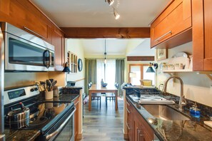 Apartment (3 Bedrooms) | Interior - Tasteful Galena Townhome w/ Community Amenities (Galena)