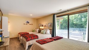 A hotel room with two beds, a large window, and a balcony. - Tasteful Galena Townhome w/ Community Amenities (Galena)