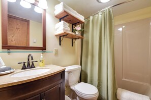 Apartment (3 Bedrooms) | Interior - Tasteful Galena Townhome w/ Community Amenities (Galena)