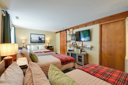 Tasteful Galena Townhome w/ Community Amenities