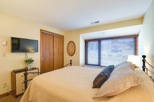 Tasteful Galena Townhome w/ Community Amenities