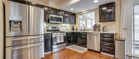 House (3 Bedrooms) | Interior