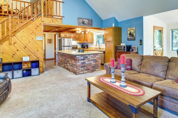 Interior - < 1 Mi to Rainbow Lake: Family Home w/ Fire Pit (Lakeside)