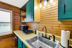 Apartment (0 Bedroom) | Interior - Eureka Springs Cabin Rental ~ 5 Mi to Beaver Lake! (Eureka Springs)