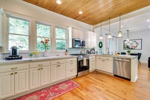 House (1 Bedroom) | Interior - Eureka Springs Vacation Rental < 1 Mi to Downtown (Eureka Springs)