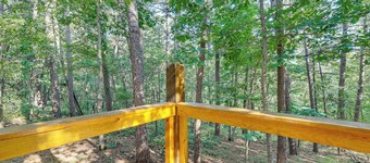 Pet-friendly Eureka Springs Rental w/ Private Deck