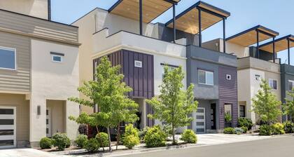 < 2 Mi to Dtwn: Reno Gem w/ Rooftop Patio!
