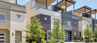 < 2 Mi to Dtwn: Reno Gem w/ Rooftop Patio!