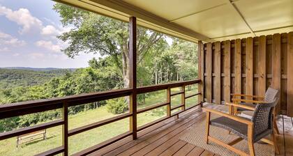Scenic Eureka Springs Cabin Rental w/ Balcony!