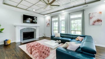 Villa (6 Bedrooms) | Front of property