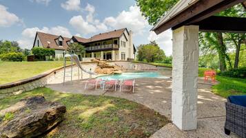 Villa (6 Bedrooms) | Front of property