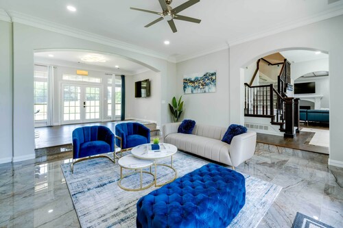 10 Acres w/ Hot Tub & Pond: Luxury Melissa Villa!