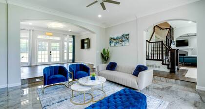 10 Acres w/ Hot Tub & Pond: Luxury Melissa Villa!