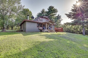 Interior - Eureka Springs Rental Cabin 8 Mi to Downtown! (Eureka Springs)