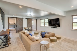 House (6 Bedrooms) | Interior