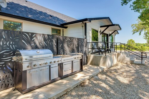 Patios + Lake View: Mckinney Ranch Home!