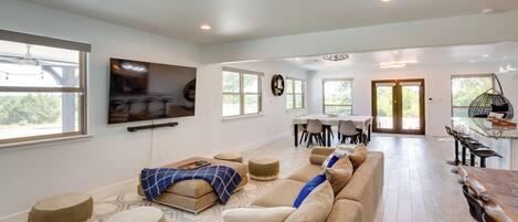 House (6 Bedrooms) | Front of property